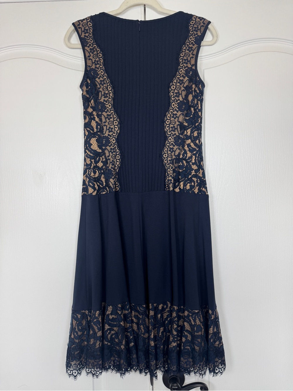 Tadashi Shoji Navy Pintuck Jersey Lace Panel Midi Dress Small - Picture 4 of 17